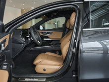 2025 YE Ŀ E 300 L r\